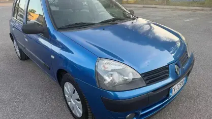Usata Renault Clio II 75 CV (55 kW) 2005 Blu Berlina