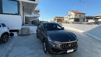 Usata Maserati Levante 275 CV (202 kW) 2019 Grigio SUV