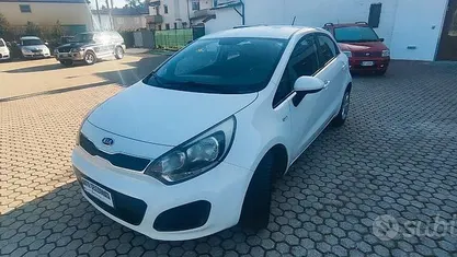 Bianco Usata 2012 Kia Rio EX Tre volumi | 4300 € (Buon prezzo)