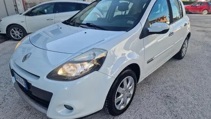Bianco Usata 2010 Renault Clio II Dynamique Tre volumi | 4600 € (Cara)