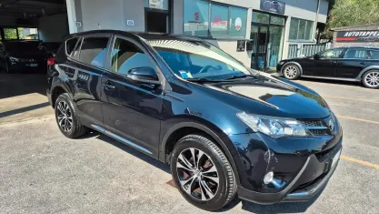 Usata Toyota RAV4 Style 124 CV (91 kW) 2015 Blu SUV