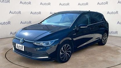 Begagnad VW Golf VIII Style 116 HK (85 kW) 2023 Svart Halvkombi