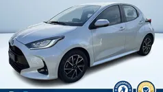 Bianco pastello Usata 2021 Toyota Yaris Hybrid Trend Tre volumi | 16.500 € (Buon prezzo)