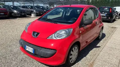 Usata Peugeot 107 68 CV (50 kW) 2008 Rosso Utilitaria