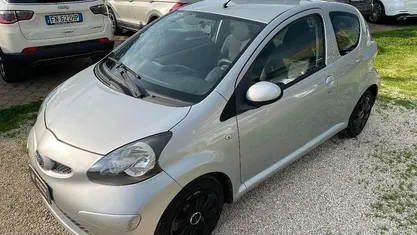 Usata Toyota Aygo Sol 68 CV (50 kW) 2008 Argento Utilitaria