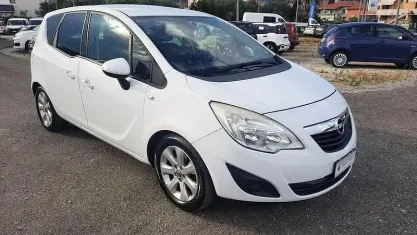 Usata Opel Meriva 75 CV (55 kW) 2011 Bianco Monovolume