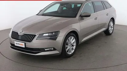 Usata Skoda Superb Style 150 CV (110 kW) 2018 Oro Station wagon