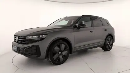 Usata VW Touareg R-line 231 CV (169 kW) 2024 Silicon grey opaco SUV