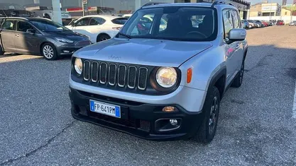 Usata Jeep Renegade Limited 140 CV (102 kW) 2018 Grigio argento SUV