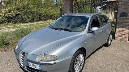 Usata Alfa Romeo 147 116 CV (85 kW) 2004 Grigio Utilitaria