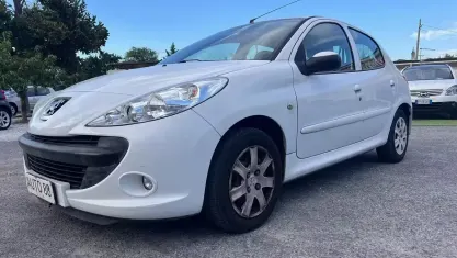 Usata Peugeot 206 60 CV (44 kW) 2011 Bianco Berlina