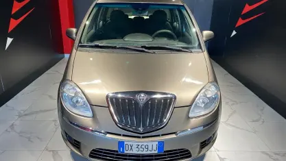 Usata Lancia Musa 77 CV (56 kW) 2009 Argento Monovolume