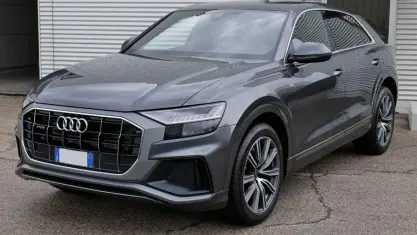 Usata Audi Q8 Sport 286 CV (210 kW) 2023 Grigio SUV
