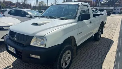 Usata Mitsubishi L200 Invite 116 CV (85 kW) 2006 Bianco pastello Pick-up
