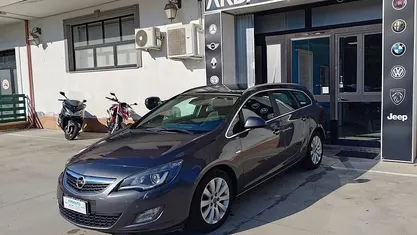 Grigio Usata 2011 Opel Astra Cosmo Station wagon | 3900 € (Buon prezzo)