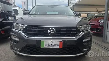 Begagnad VW T-Roc Style 115 HK (84 kW) 2021 Grå SUV