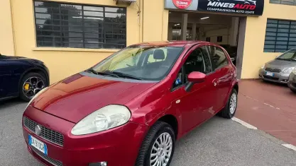 Usata Fiat Grande Punto 77 CV (56 kW) 2009 Rosso Utilitaria