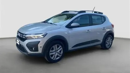 Usata Dacia Sandero Comfort 100 CV (73 kW) 2023 Grigio chiaro Utilitaria