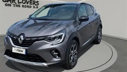 Käytetty Renault Captur Techno 101 HP (74 kW) 2023 Harmaa Katumaasturi