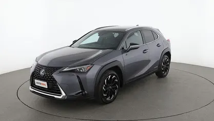 Usata Lexus UX 250h Luxury Line 184 CV (135 kW) 2019 Argento SUV