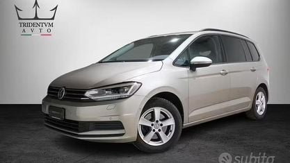 Begagnad VW Touran Comfortline 110 HK (80 kW) 2016 Grå Minibuss