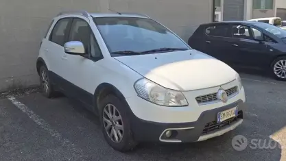 Usata Fiat Sedici 135 CV (99 kW) 2012 Bianco SUV