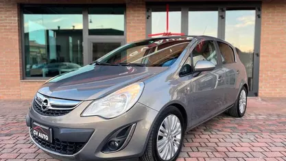 Grigio Usata 2011 Opel Corsa Cosmo Tre volumi | 4300 € (Buon prezzo)