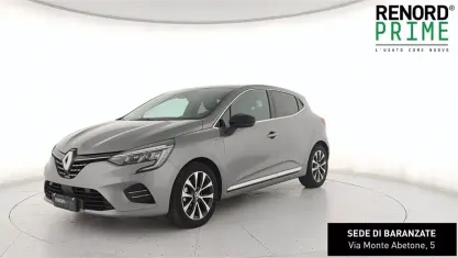 Usata Renault Clio Techno 145 CV (106 kW) 2023 Grigio chiaro Utilitaria