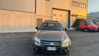 Grigio Usata 2013 Fiat Strada Pick-up | 12.900 € (Buon prezzo)