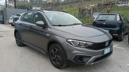 Usata Fiat Tipo Cross 95 CV (69 kW) 2022 Grigio Berlina