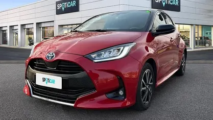Rosso Usata 2021 Toyota Yaris Hybrid Due volumi | 16.900 € (Buon prezzo)
