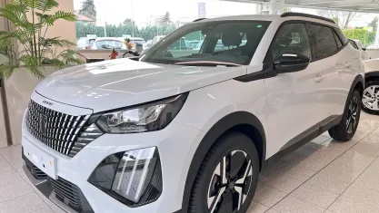 Brugt Peugeot 2008 Allure 101 HK (74 kW) 2025 Grå SUV