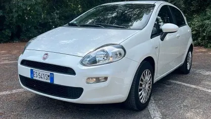 Usata Fiat Punto Lounge 69 CV (50 kW) 2013 Bianco Utilitaria