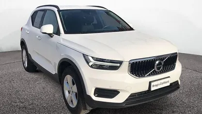 Usata Volvo XC40 Momentum 129 CV (94 kW) 2021 Bianco SUV