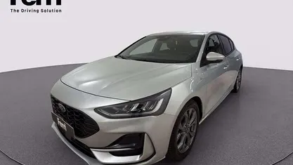 Moondust silver Usata 2024 Ford Focus ST-Line Berlina | 19.780 € (Buon prezzo)