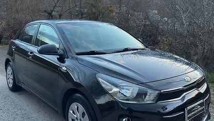 Usata Kia Rio Active 84 CV (61 kW) 2018 Nero Berlina