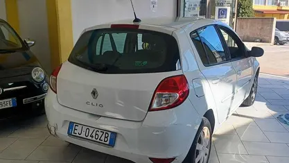 Usata Renault Clio II 75 CV (55 kW) 2011 Bianco Berlina
