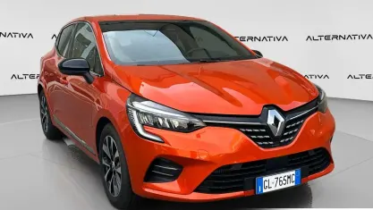 Usata Renault Clio V Techno 90 CV (66 kW) 2023 Orange valencia Berlina