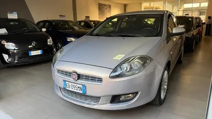 Oro Usata 2010 Fiat Bravo Due volumi | 3990 € (Buon prezzo)