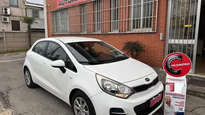 Usata Kia Rio Active 75 CV (55 kW) 2015 Bianco Berlina