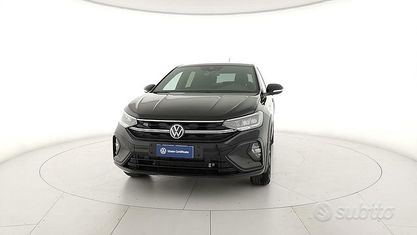 Käytetty VW Taigo R-line 116 HP (85 kW) 2025 Musta Katumaasturi