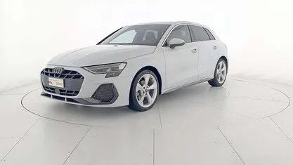 Bianco ghiaccio metallizzato Usata 2024 Audi A3 S-Line Tre volumi | 35.900 € (Buon prezzo)