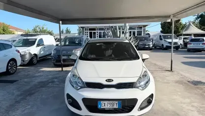 Usata Kia Rio Active 75 CV (55 kW) 2014 Bianco Berlina