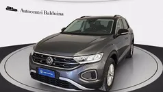 Grigio indyum/tetto nero Usata 2023 VW T-Roc Life SUV | 25.900 € (Buon prezzo)