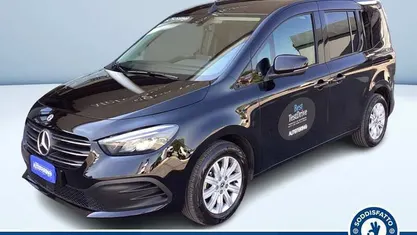 Nero metallizzato Usata 2025 Mercedes 180 Tre volumi | 30.200 € (Buon prezzo)