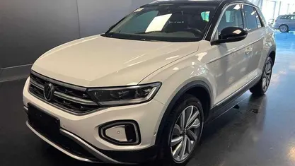 Bianco metallizzato Usata 2023 VW T-Roc Style SUV | 23.490 € (Buon prezzo)
