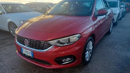 Rosso Usata 2017 Fiat Tipo Lounge Tre volumi | 5900 € (Super prezzo)