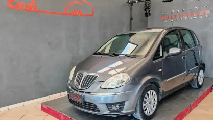 Usata Lancia Musa S 95 CV (69 kW) 2010 Grigio Monovolume