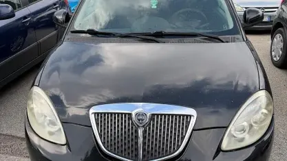Usata Lancia Ypsilon 75 CV (55 kW) 2012 Nero Utilitaria