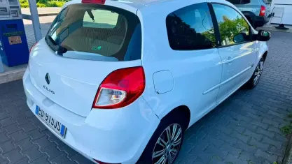 Usata Renault Clio II 75 CV (55 kW) 2010 Bianco Berlina